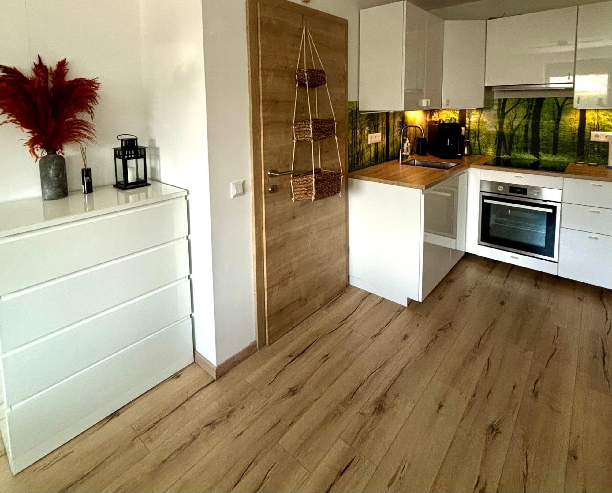 Schoene Wohnung Mit Terrasse Und Parkplatz Velden am Wörthersee Exteriér fotografie