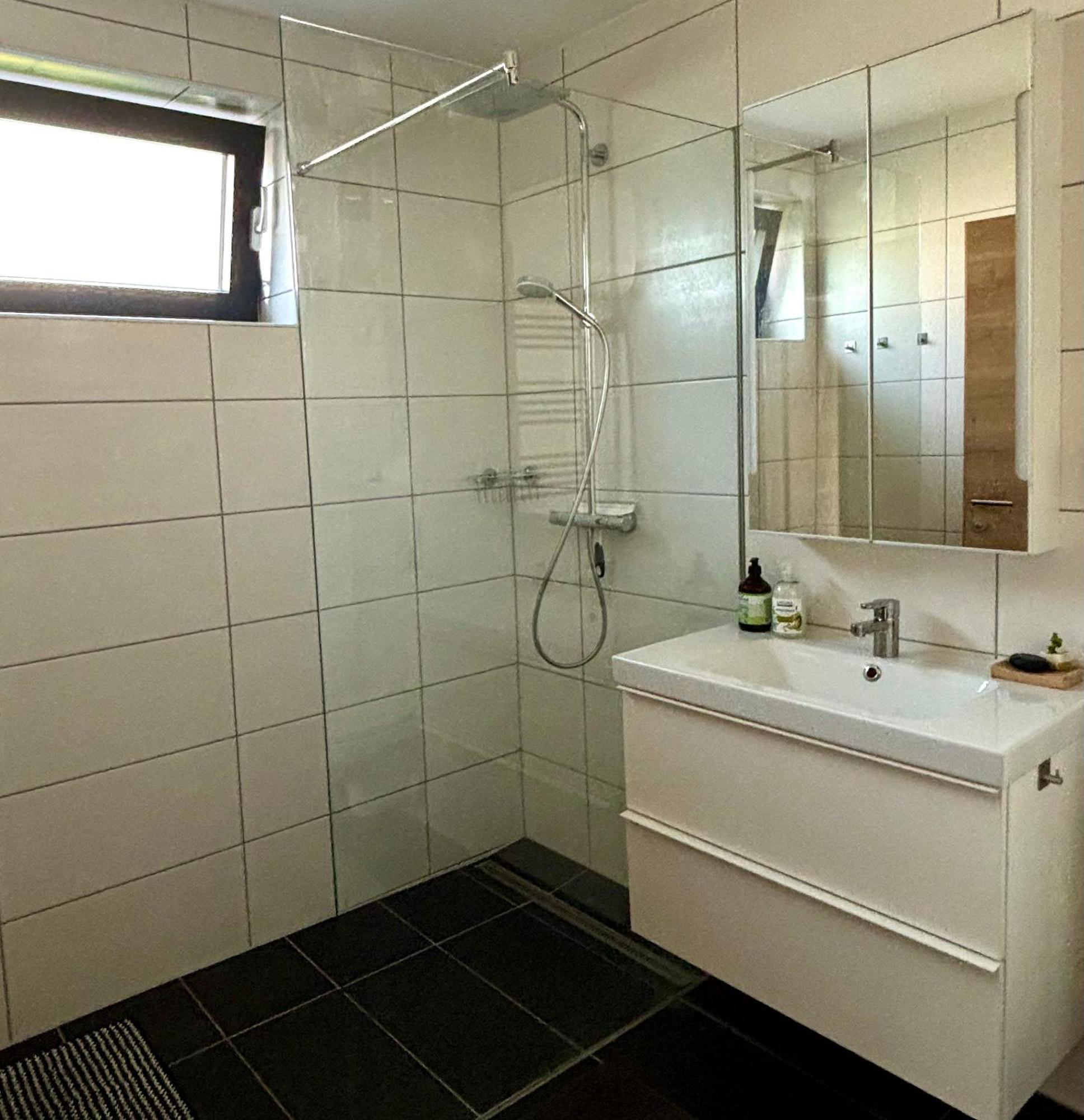 Schoene Wohnung Mit Terrasse Und Parkplatz Velden am Wörthersee Exteriér fotografie